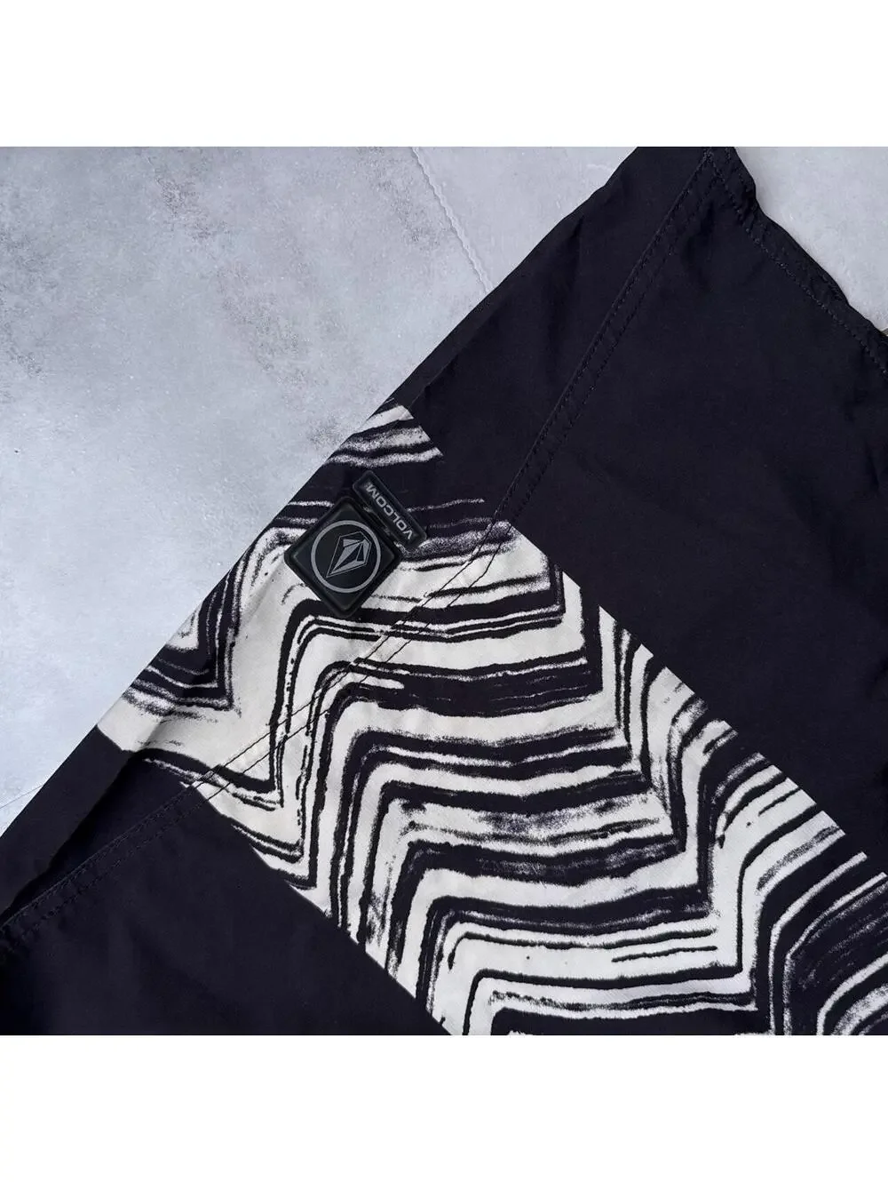 Y2K Volcom 00s black & white board surf shorts